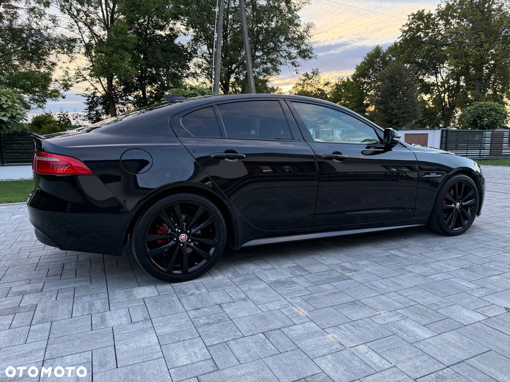 Jaguar XE 2.0 D AWD R-Sport - 14