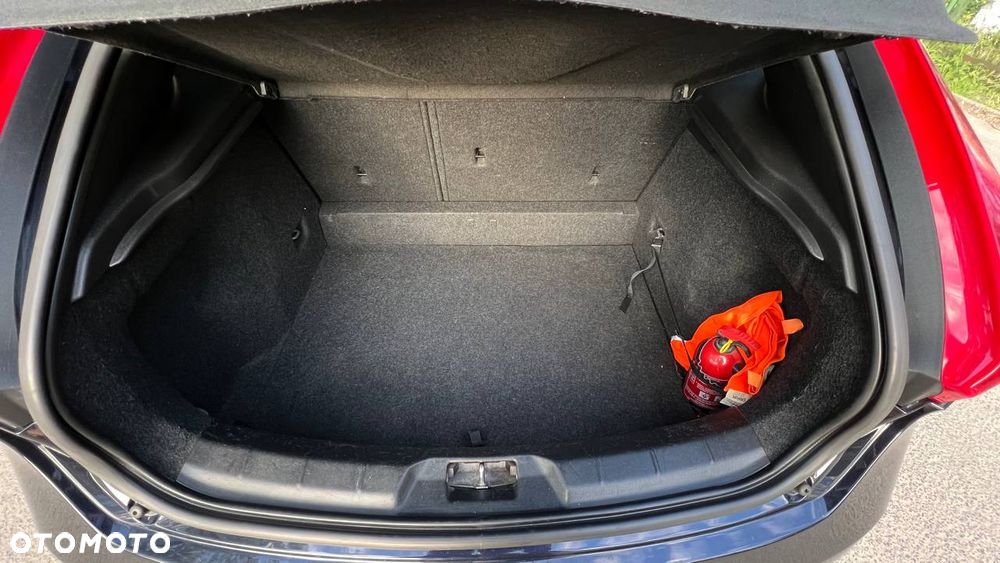 Volvo V40 D2 Drive-E SCR R-Design Momentum - 16