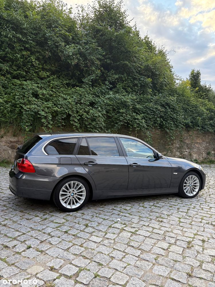 BMW Seria 3 330xd DPF Touring - 1