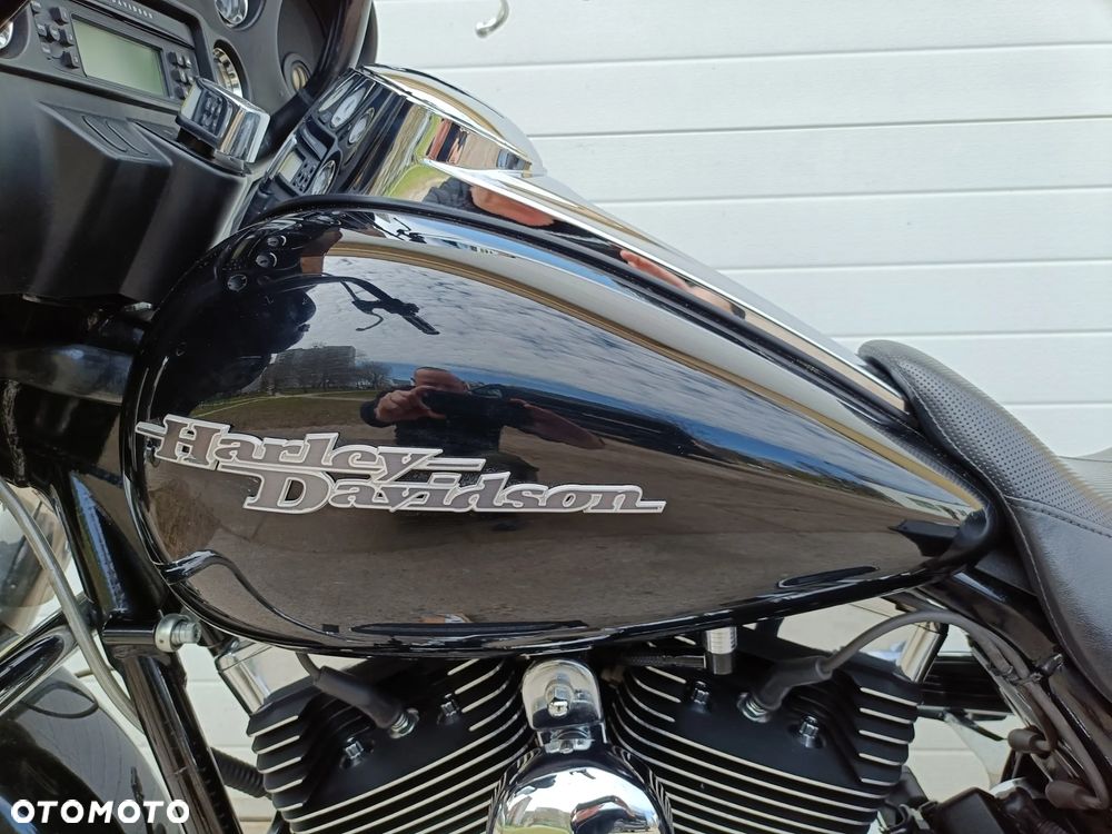 Harley-Davidson Touring Street Glide - 32