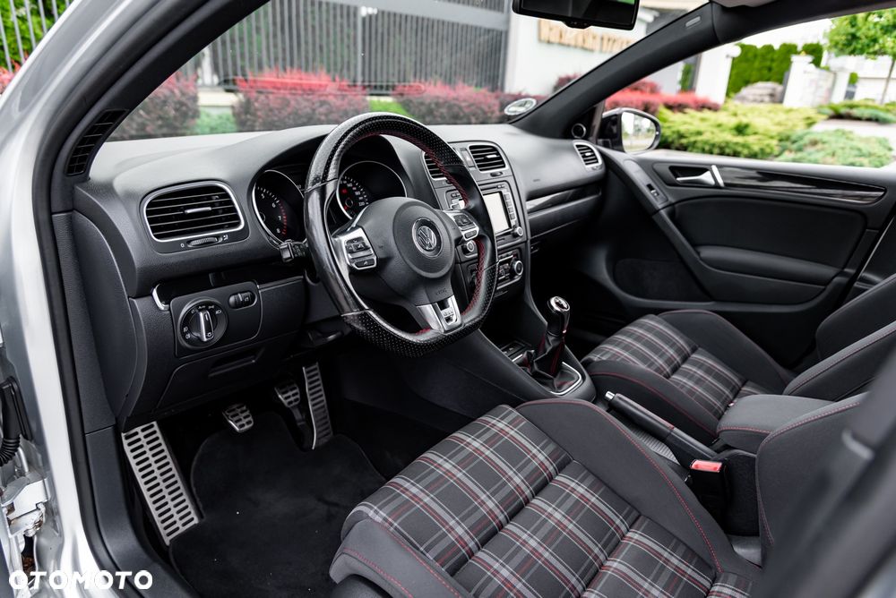 Volkswagen Golf 2.0 GTI - 17