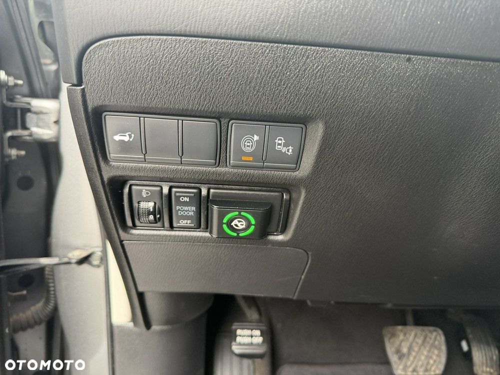 Nissan Armada - 15