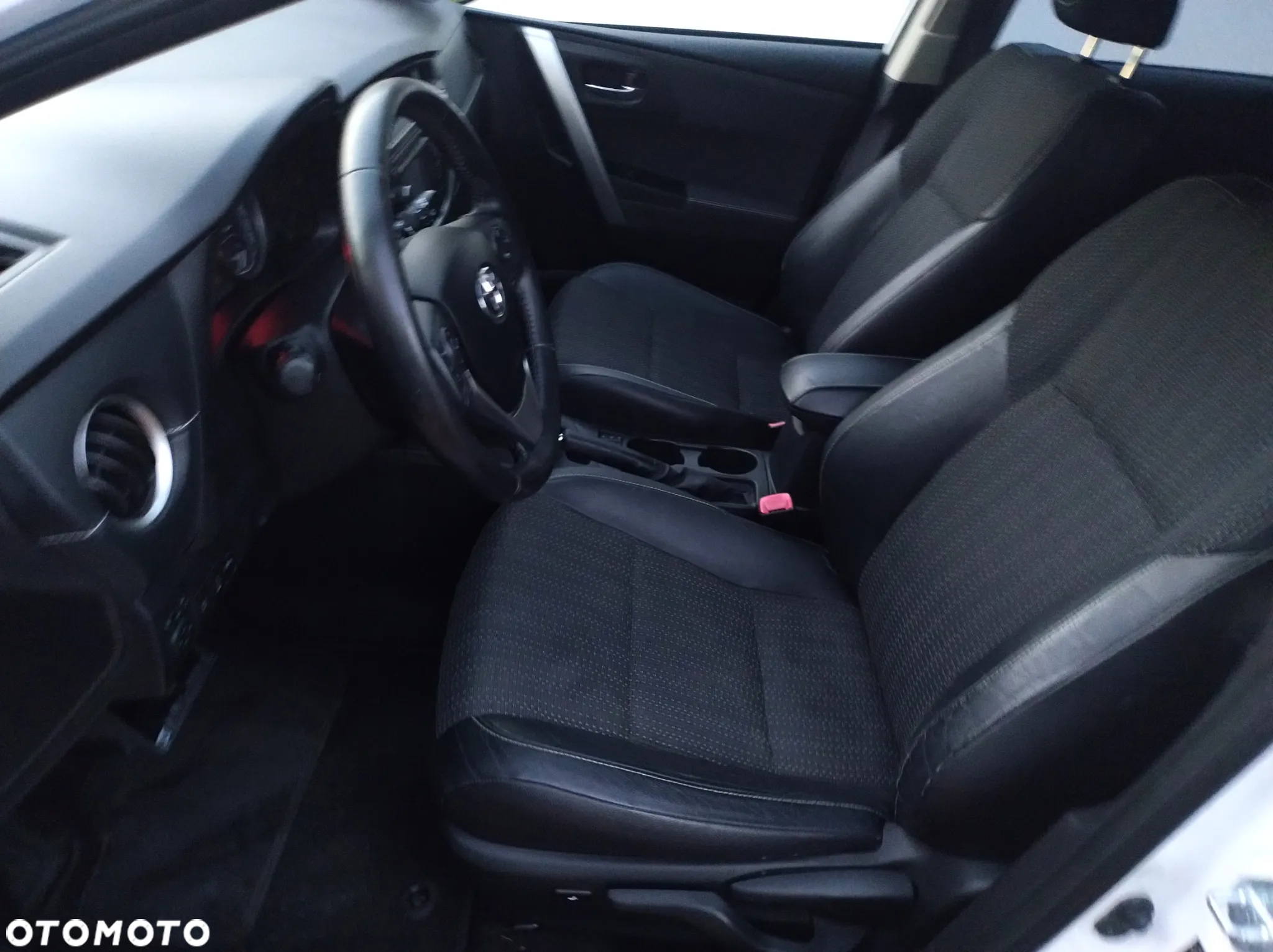 Toyota Auris 1.8 VVT-i Hybrid Automatik Cool - 26