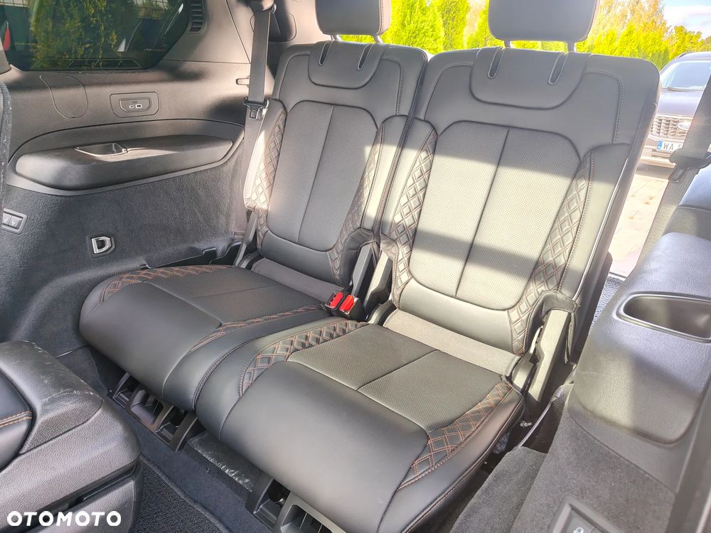 Jeep Grand Cherokee - 23