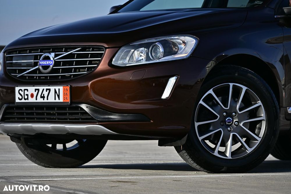 Volvo XC 60 D5 AWD Geartronic Summum - 8