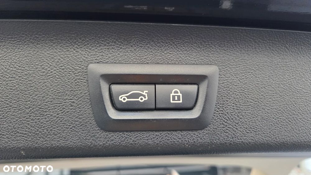 BMW Seria 5 520d Luxury Line sport - 32