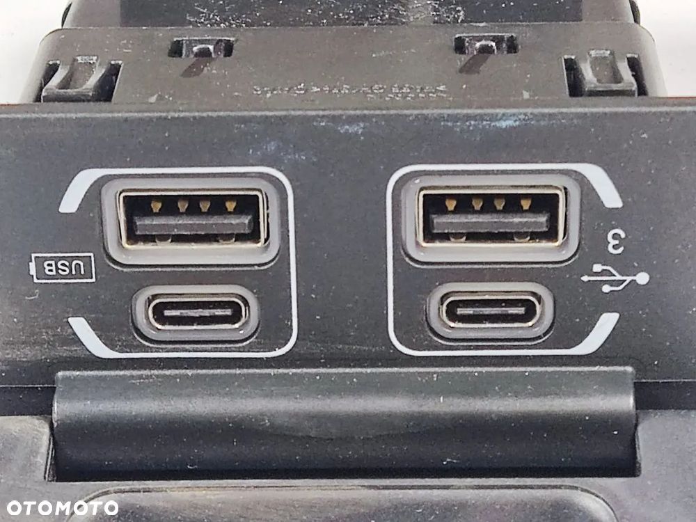 JEEP WRANGLER JL od 2018r Gniazdo USB - 3
