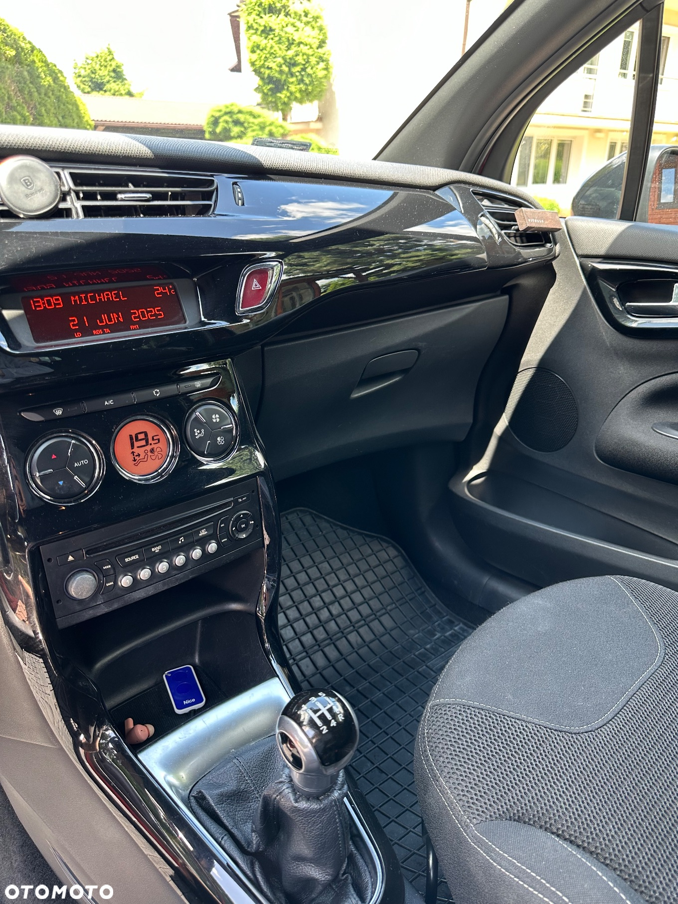 Citroën DS3 1.6 HDi SoChic - 25