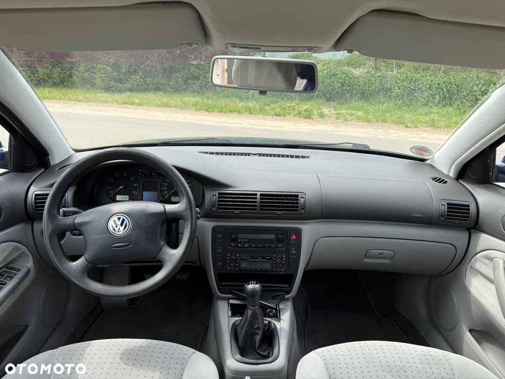 Volkswagen Passat 1.8 Comfortline - 3