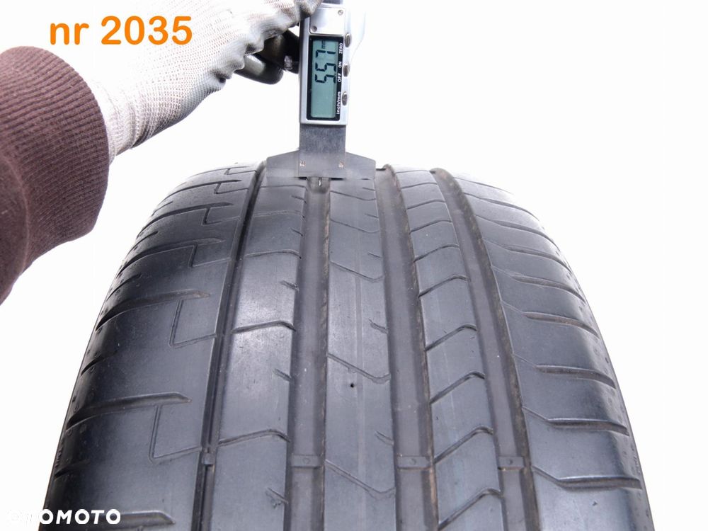 Pirelli P Zero PZ4 235/35 R19 - 2