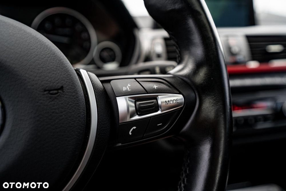 BMW Seria 3 330i Sport Line Shadow - 33