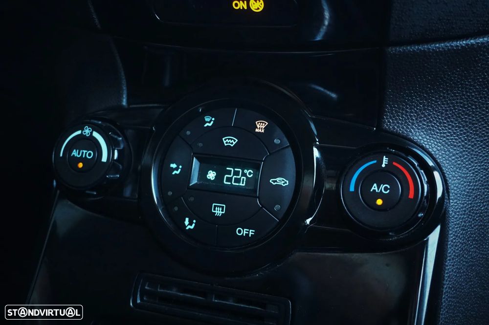 Ford Fiesta 1.5 TDCi Titanium - 30