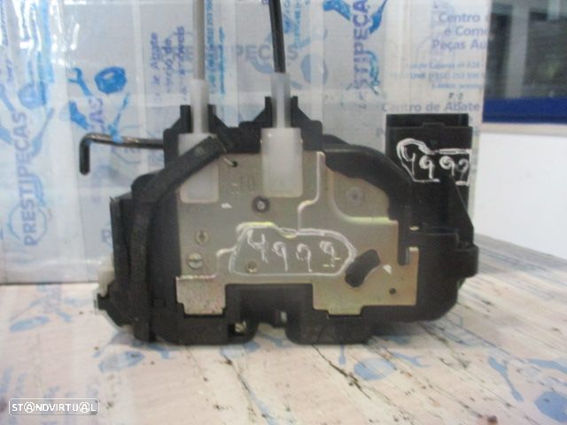 Fecho 813101J020LL02 HYUNDAI  I20 FASE 2 2013 1.1CRDI 75CV 5P BRANCO FE 4 PINOS - 2