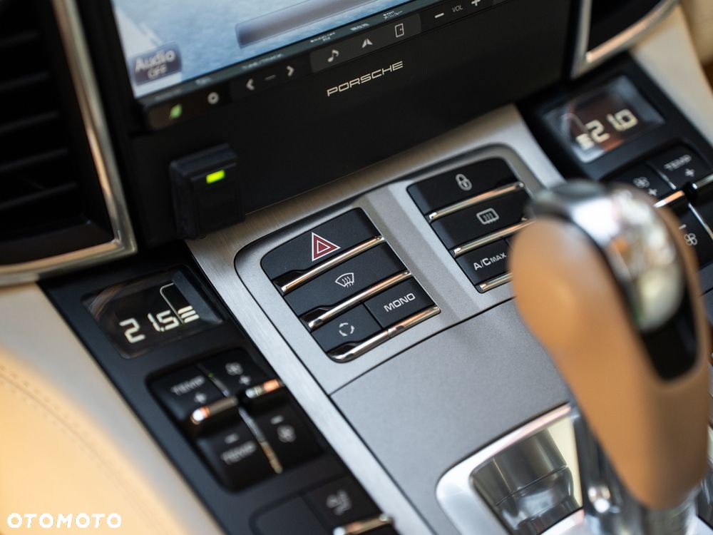 Porsche Panamera GTS PDK - 23