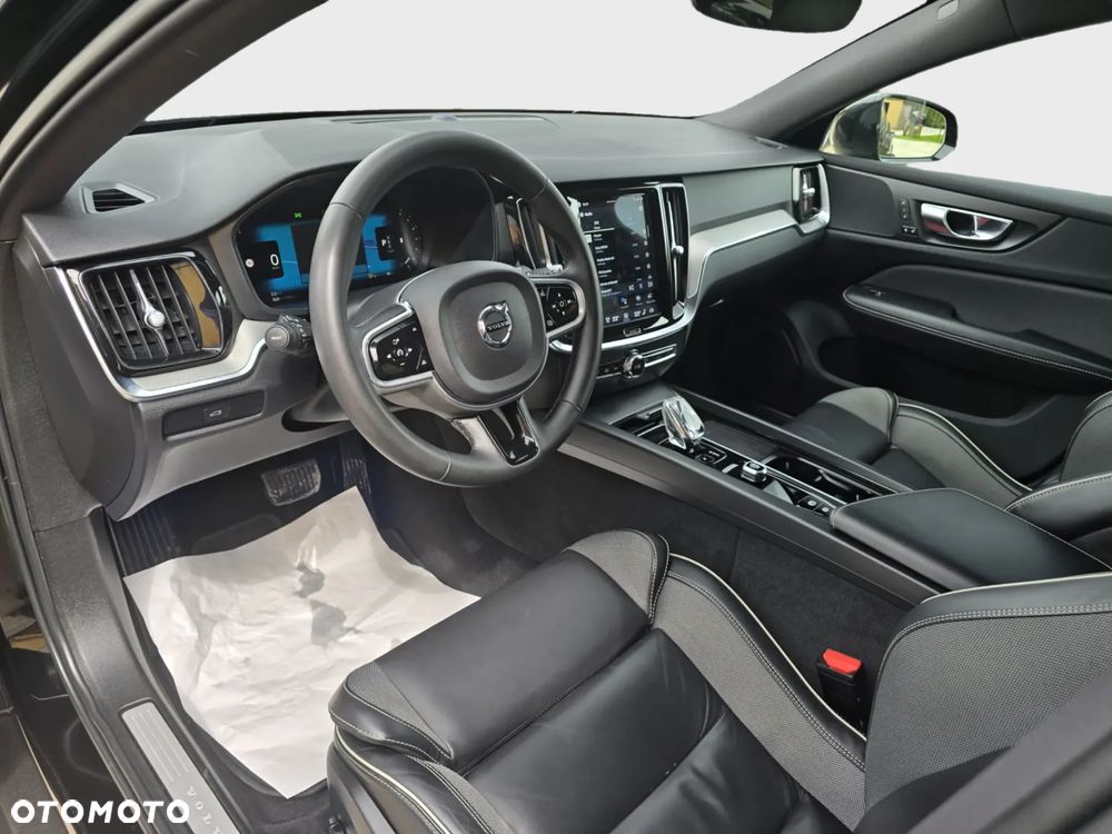 Volvo V60 Cross Country B4 D AWD Ultimate - 12