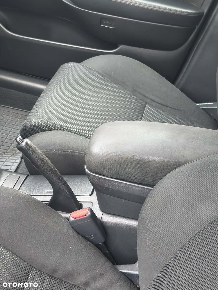 Toyota Avensis - 5
