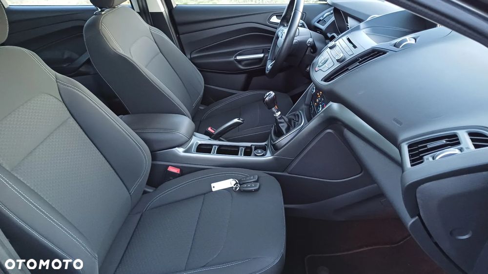 Ford Kuga 1.5 EcoBoost 2x4 Trend - 12