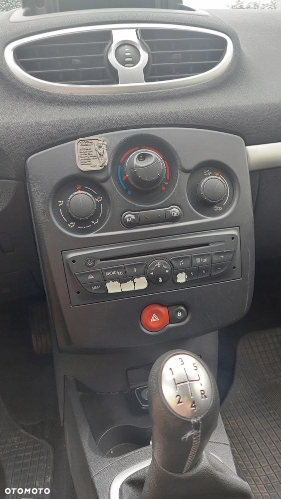Renault Clio 1.2 16V 75 TomTom Edition - 11