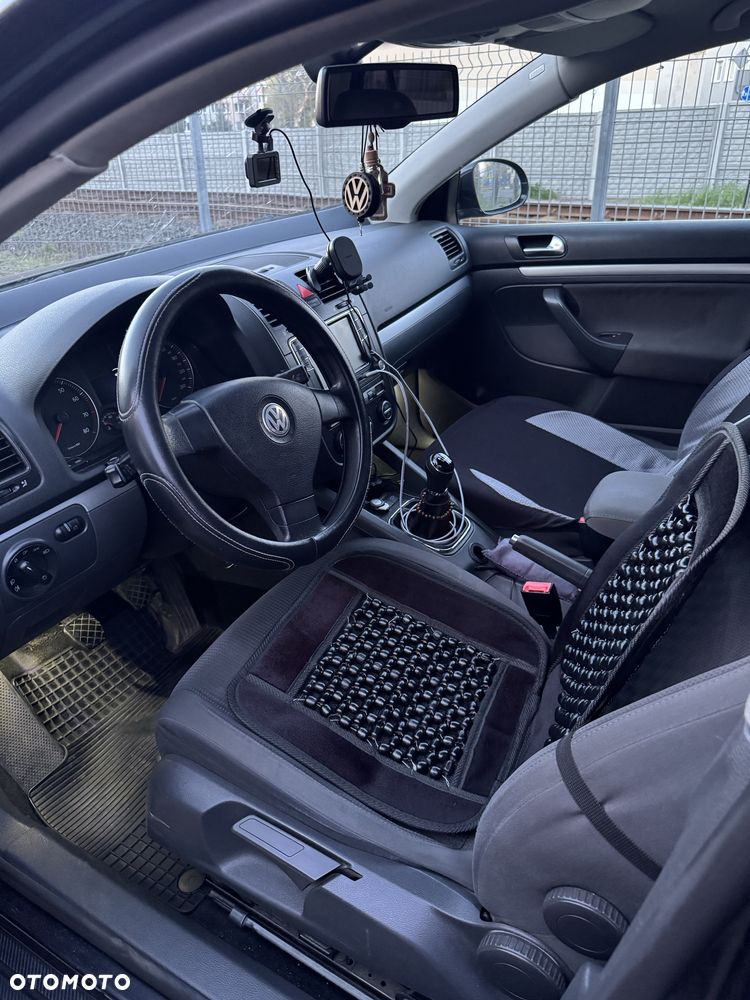 Volkswagen Jetta - 2