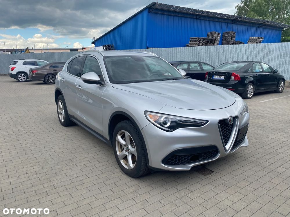 Alfa Romeo Stelvio - 1