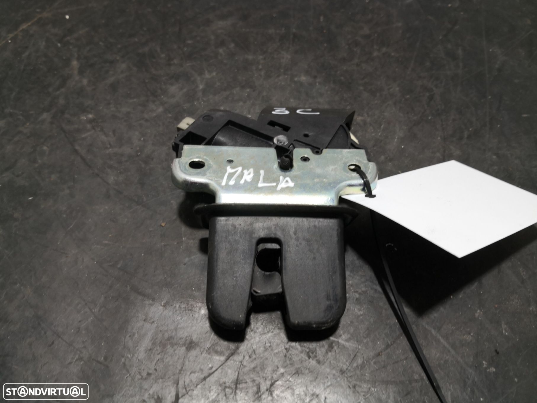 Fecho Da Mala Volkswagen Passat (3C2) - 1