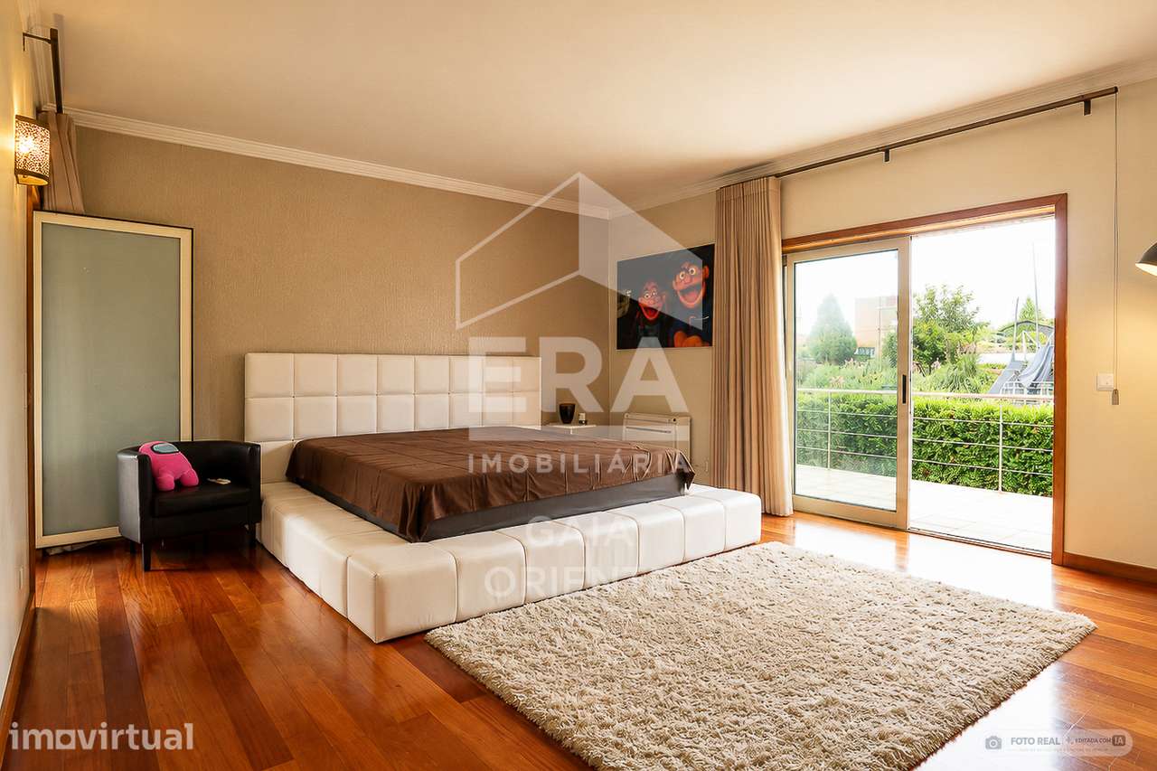 Moradia T3 com Piscina e Jardim em Olival - Grande imagem: 3/43