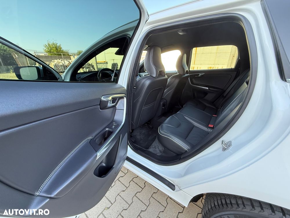 Volvo XC 60 D5AWD R-Design - 11