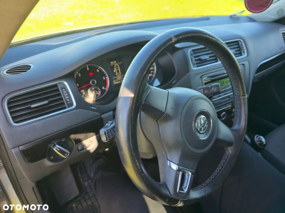 Volkswagen Jetta 2.0 TDI Comfortline - 3