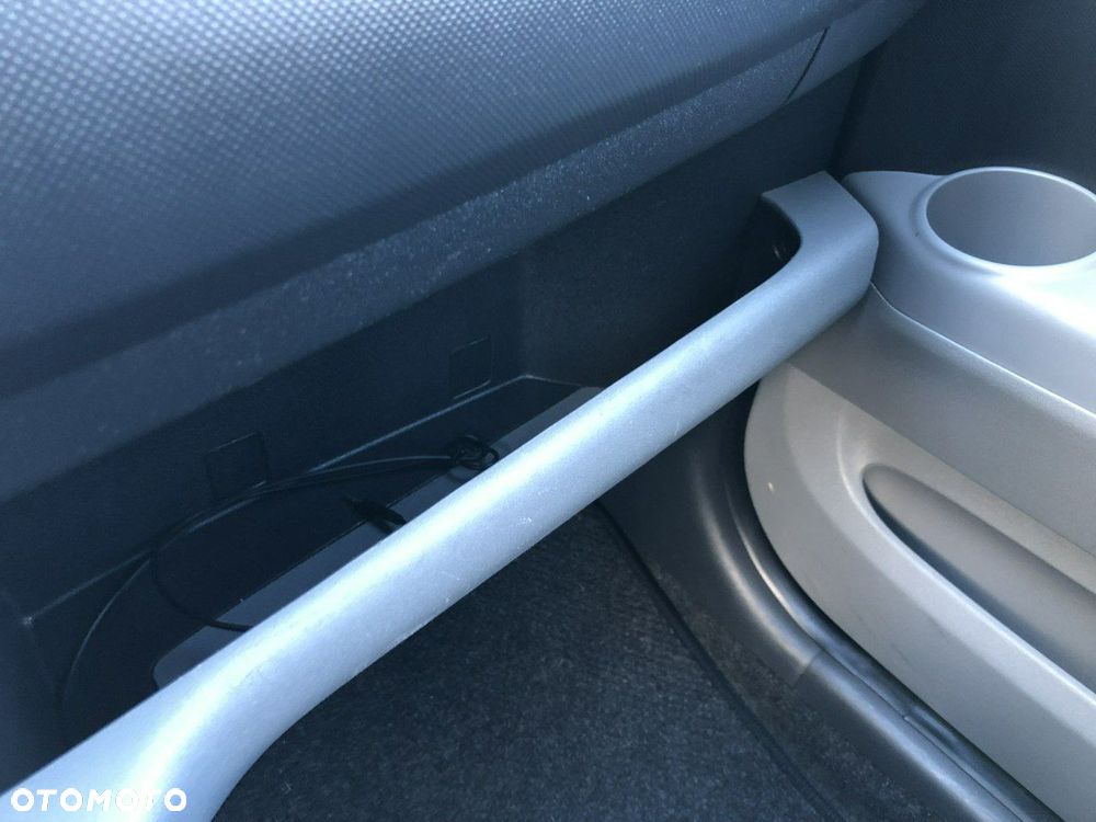 Daihatsu Sirion - 31