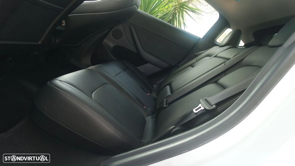 Tesla Model Y Long Range Dual Motor AWD - 18