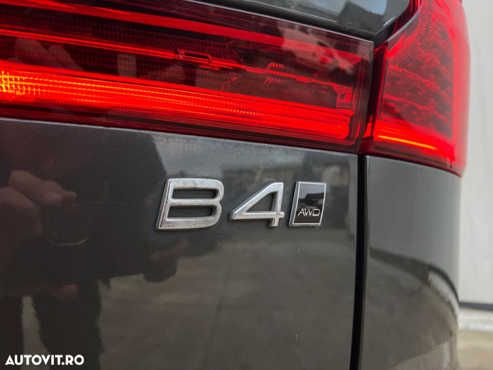 Volvo XC 60 B4 D AWD Geartronic Momentum Pro - 9