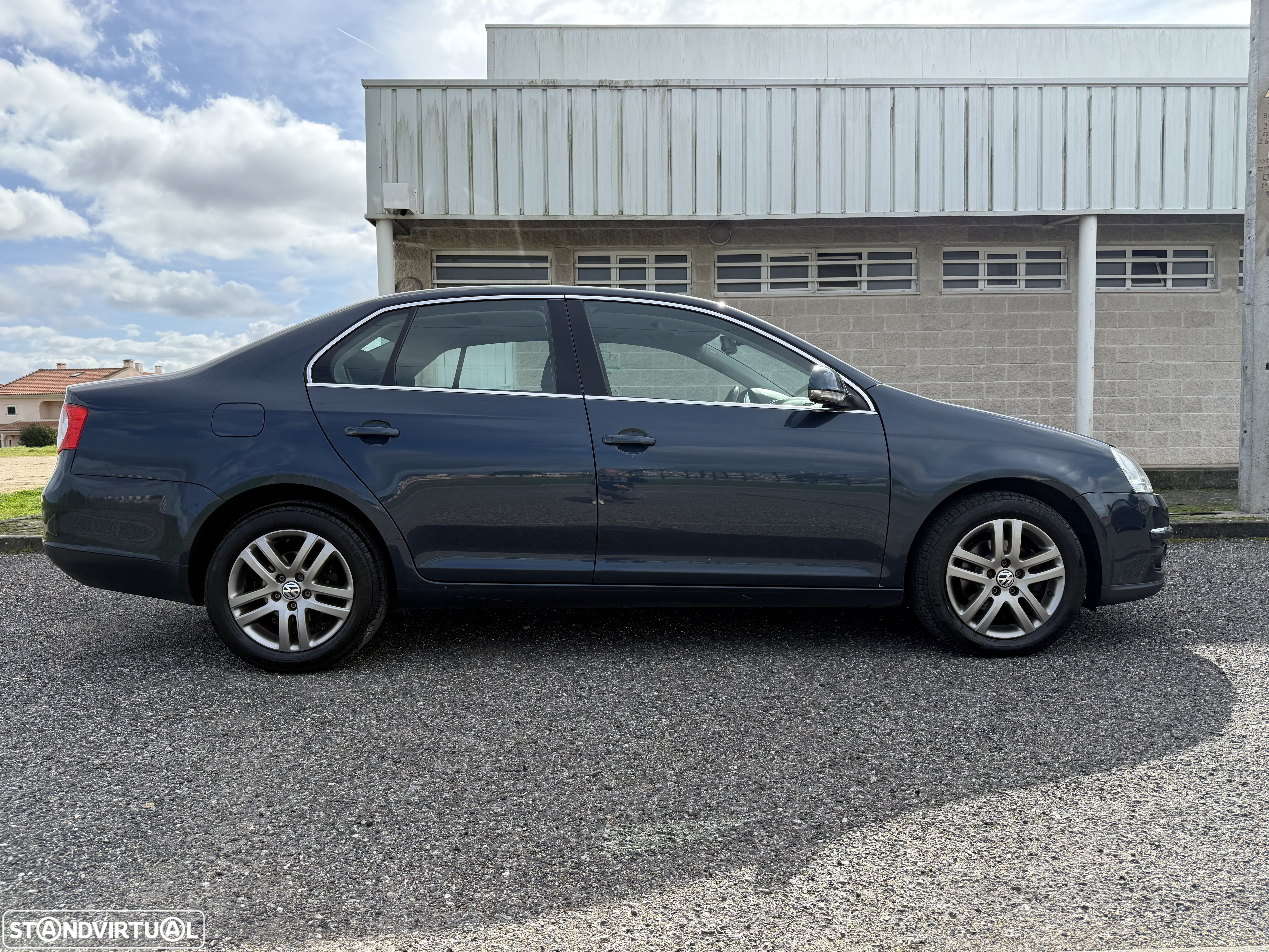 VW Jetta 1.6 TDi Confortline - 5