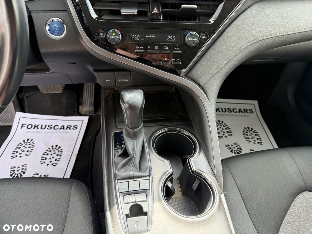 Toyota Camry 2.5 Hybrid Comfort CVT - 27