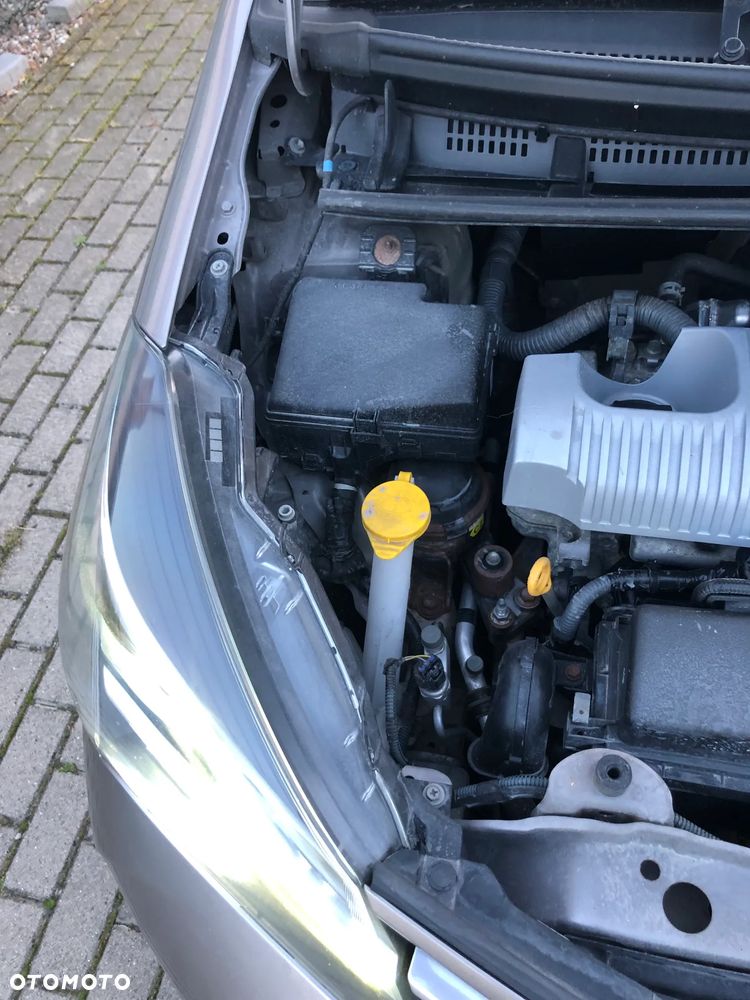 Toyota Yaris Hybrid 100 Selection Passion - 5