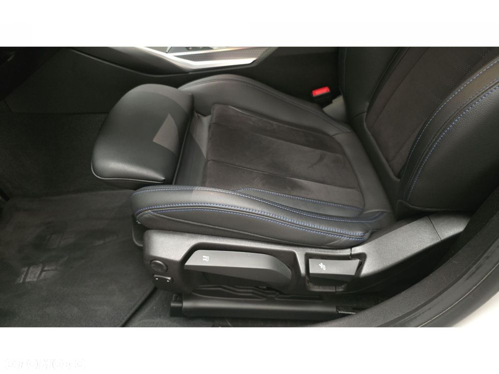 BMW Seria 3 320d xDrive M Sport - 19