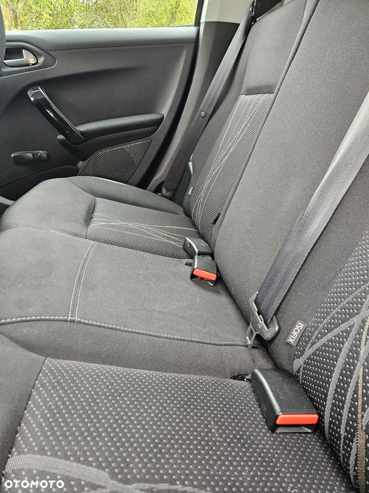 Peugeot 208 2013 photo 5