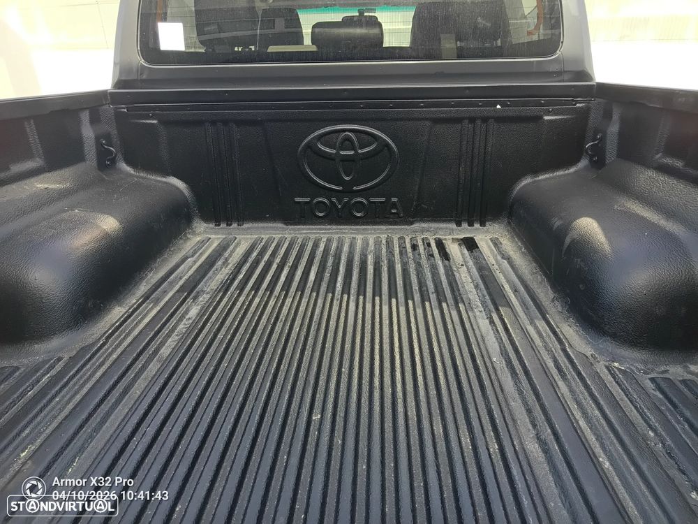 Toyota Hilux 2.4 D-4D 2WD CD Tracker - 10