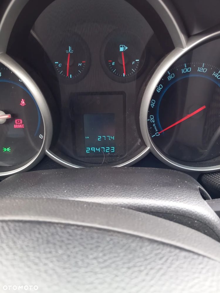 Chevrolet Cruze 1.8 LS+ - 9