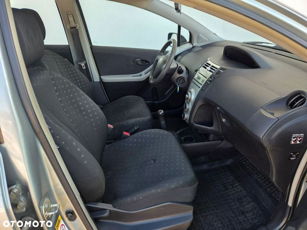 Toyota Yaris - 11
