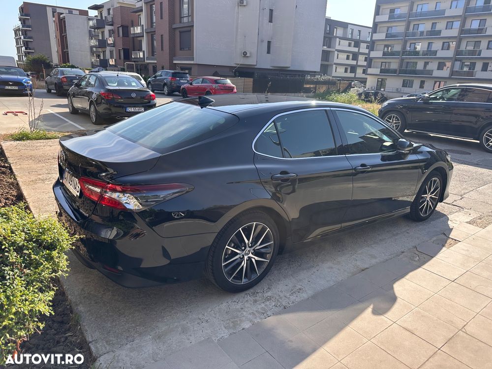 Toyota Camry Luxury - 4