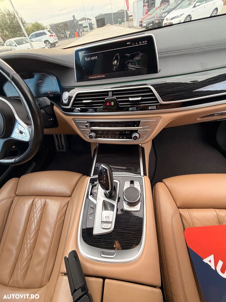 BMW Seria 7 740d xDrive MHEV - 22