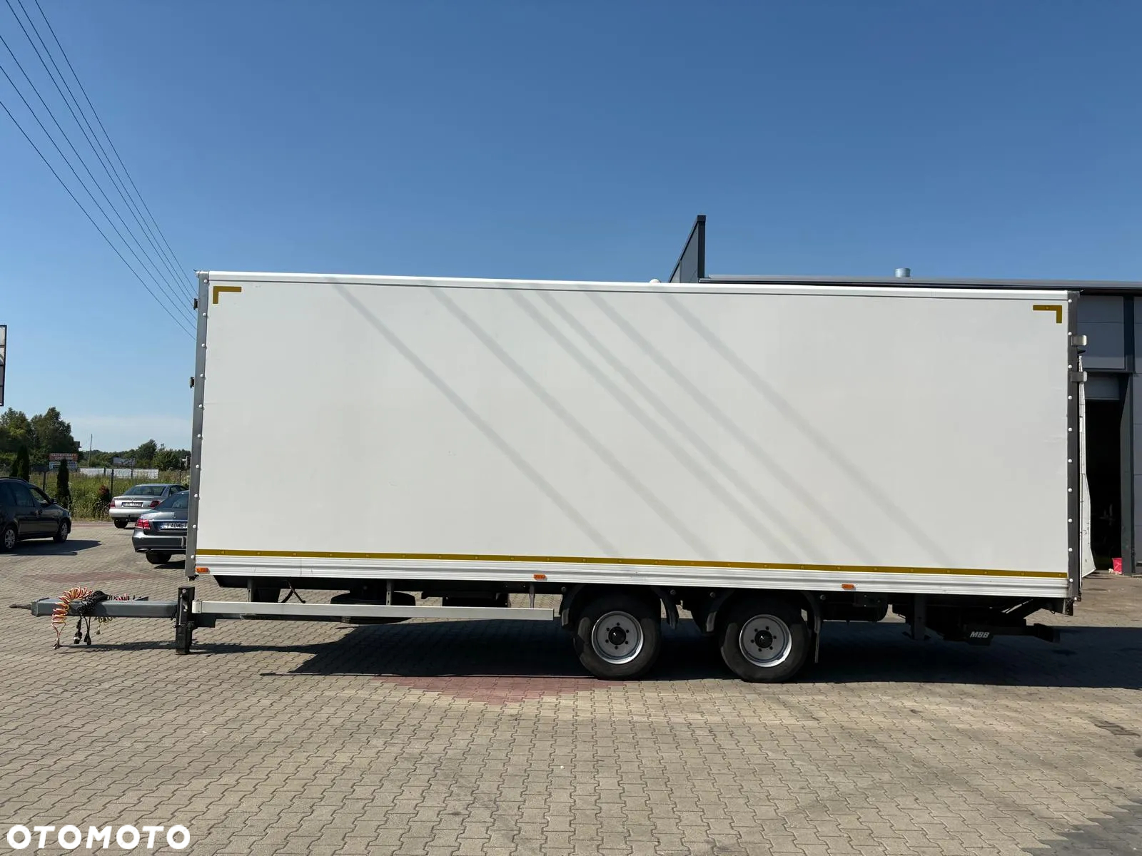 Plandex Przyczepa tandem IZOTERMA + WINDA / PRZEJAZDOWA / DMC 10.900kg / osie BPW - 11