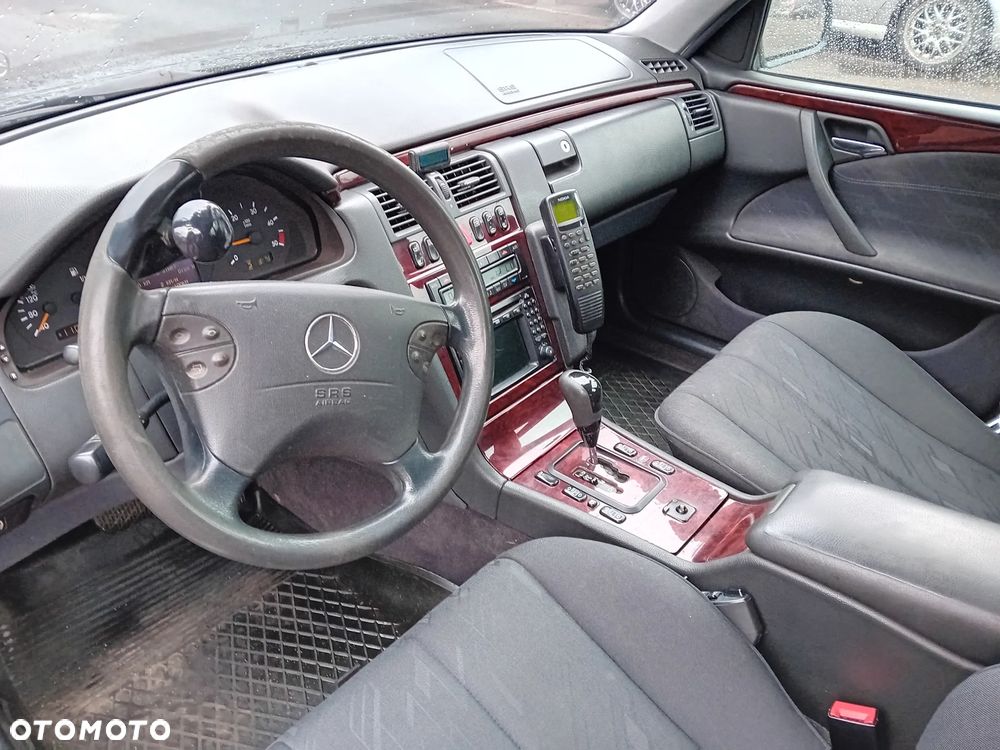 *MERCEDES W210* Samochód na części - 4