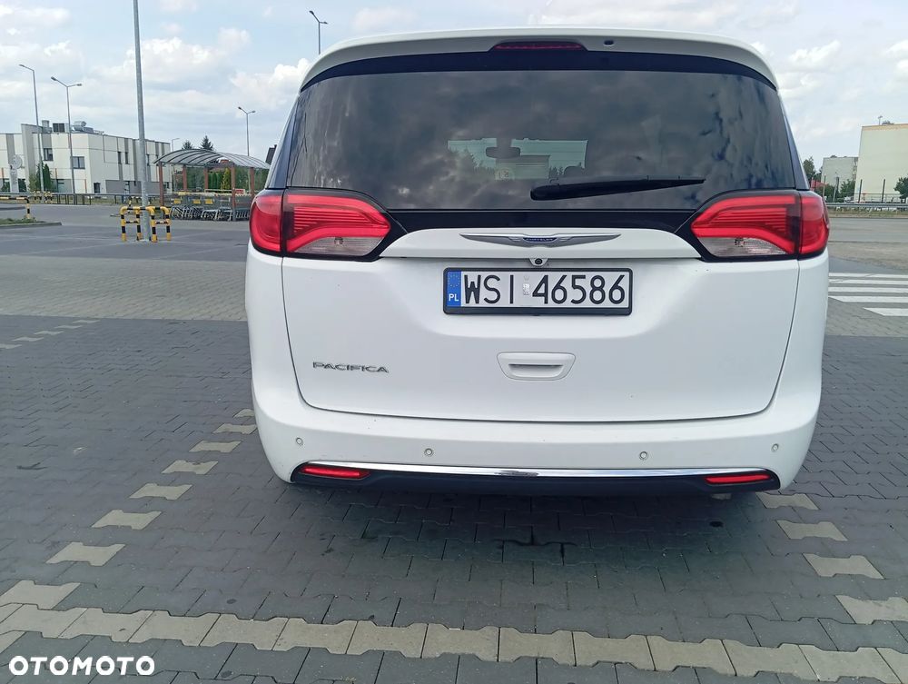 Chrysler Pacifica - 8