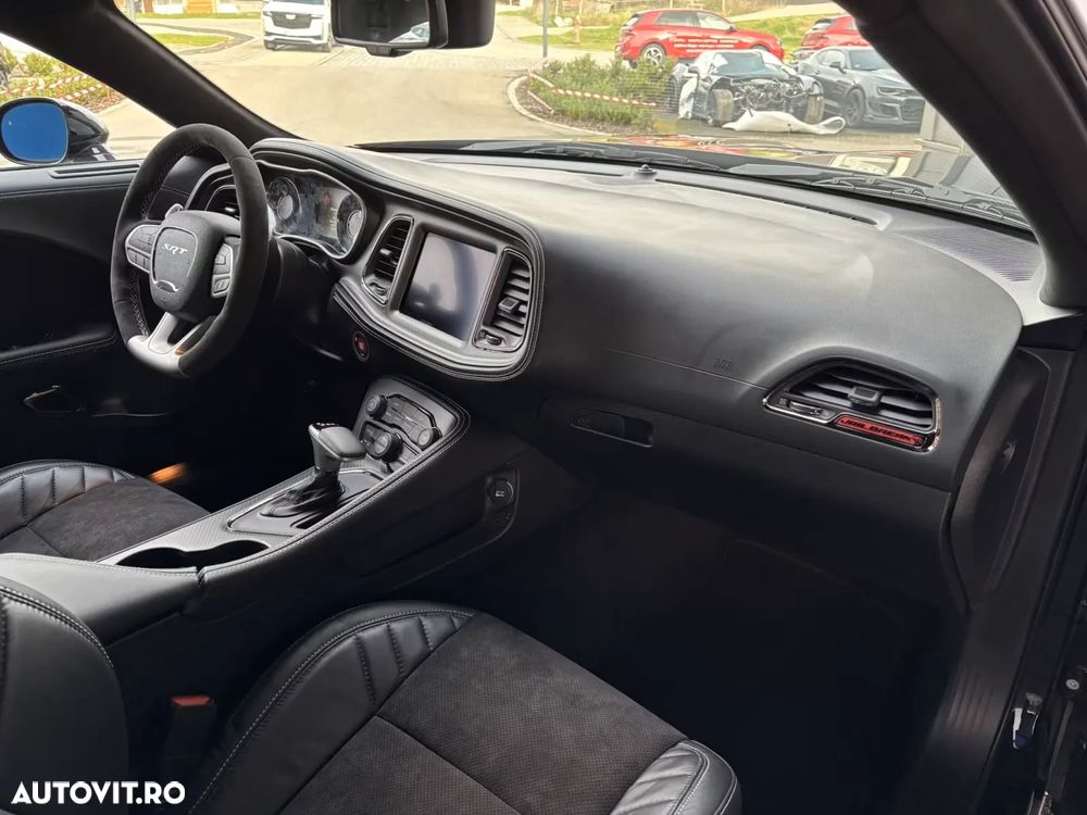 Dodge Challenger - 9