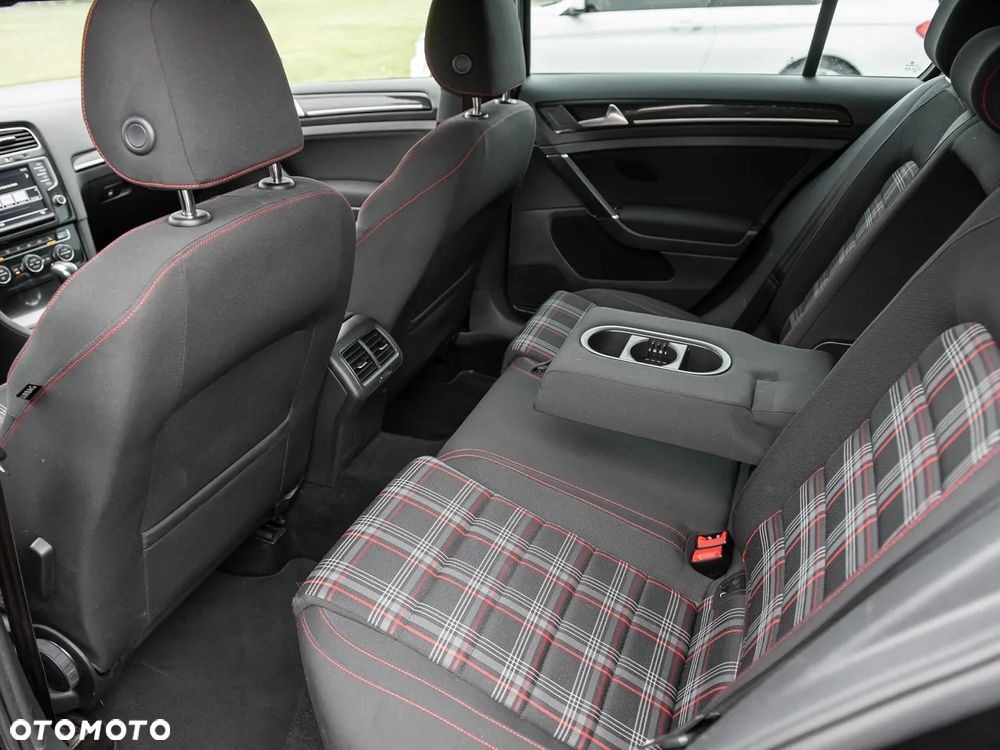 Volkswagen Golf - 19