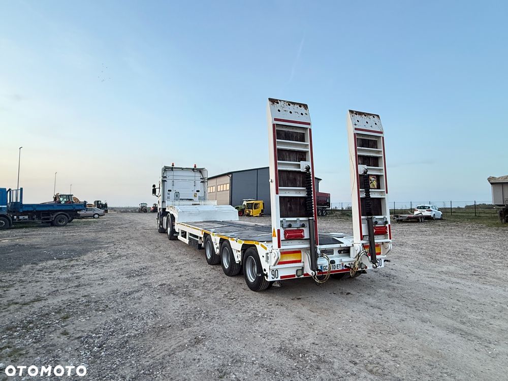 MAX Trailer Komodo - 1