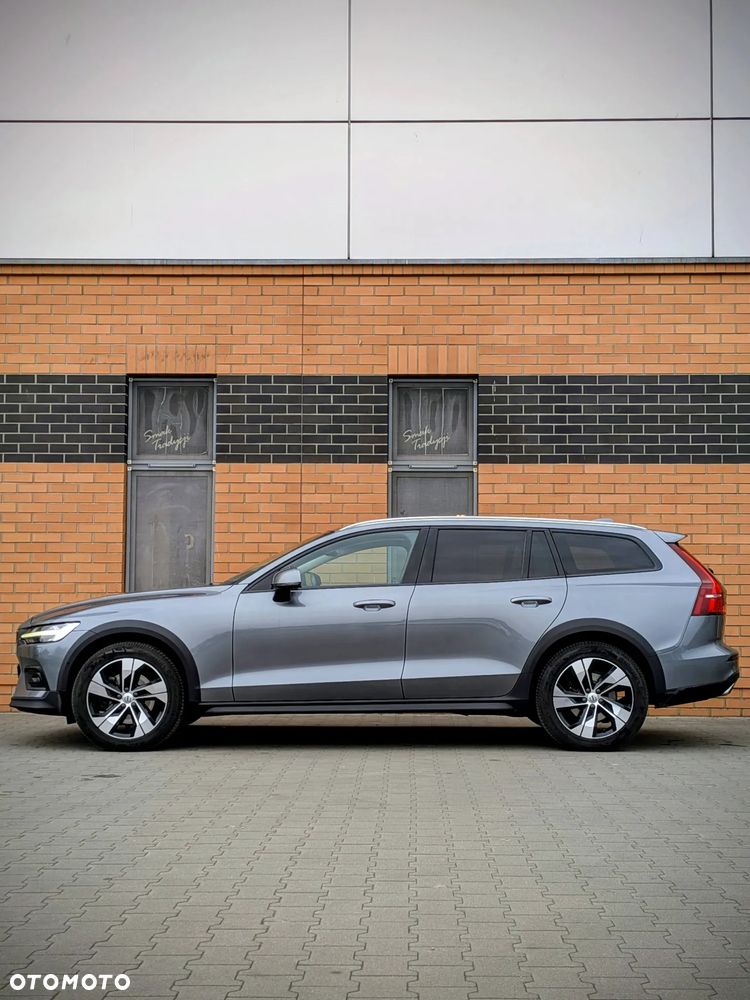 Volvo V60 Cross Country - 3