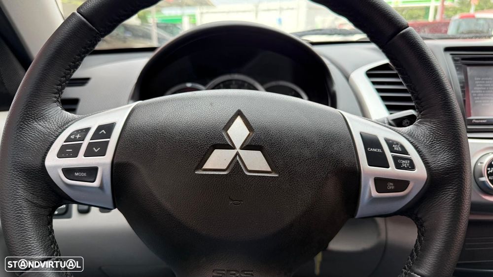 Mitsubishi L200 2.5 DI-D CD Invite CC 4WD - 7