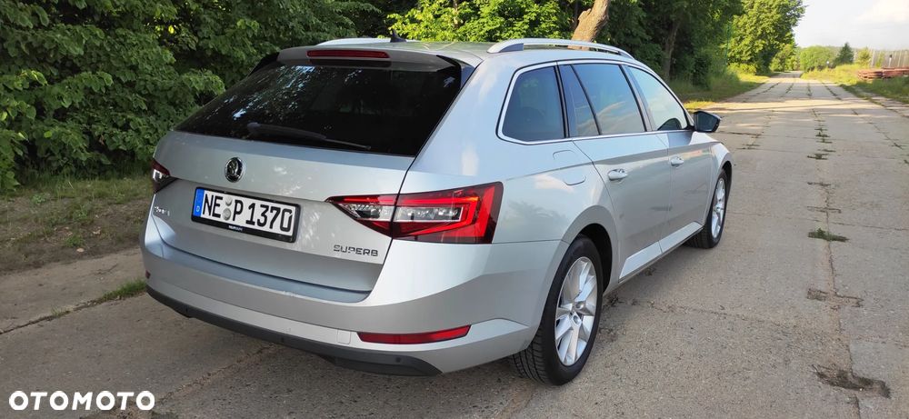 Skoda Superb 2.0 TDI DSG Ambition - 35
